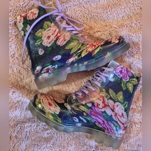 Womens Floral Combat Style Rain Boot Size 7